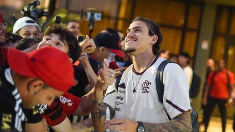 Desembarque do Flamengo em Curitiba para jogo contra o Athletico-PR