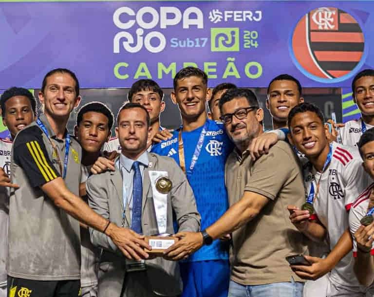 Filipe-Luís-conquista-seu-primeiro-título-como-técnico