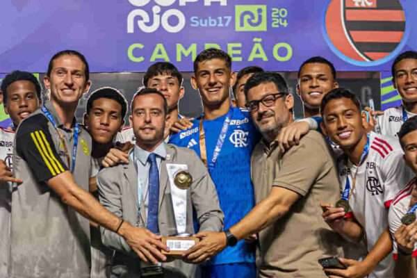 Filipe-Luís-conquista-seu-primeiro-título-como-técnico