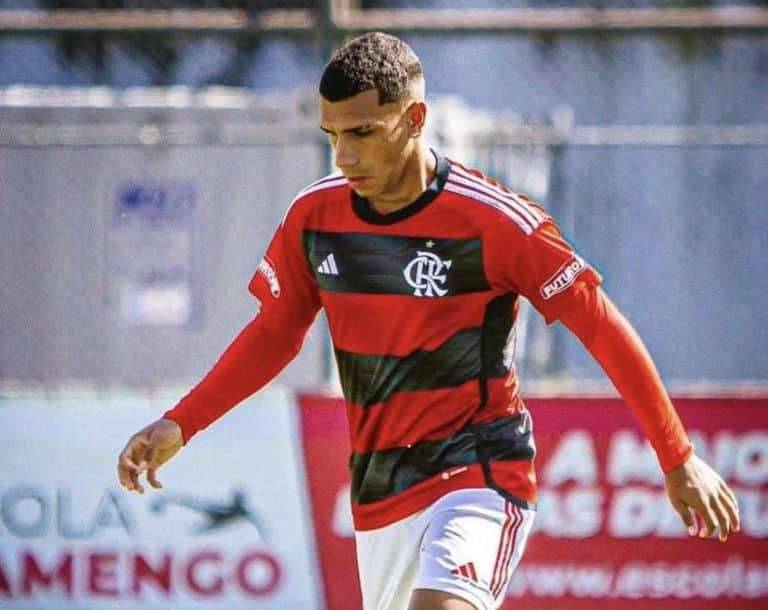 Flamengo-acerta-empréstimo-de-jogador