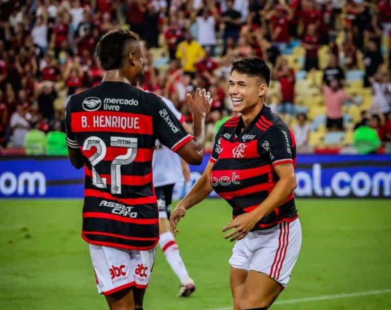 Flamengo-enfrenta-Grêmio-em-busca-da-liderança