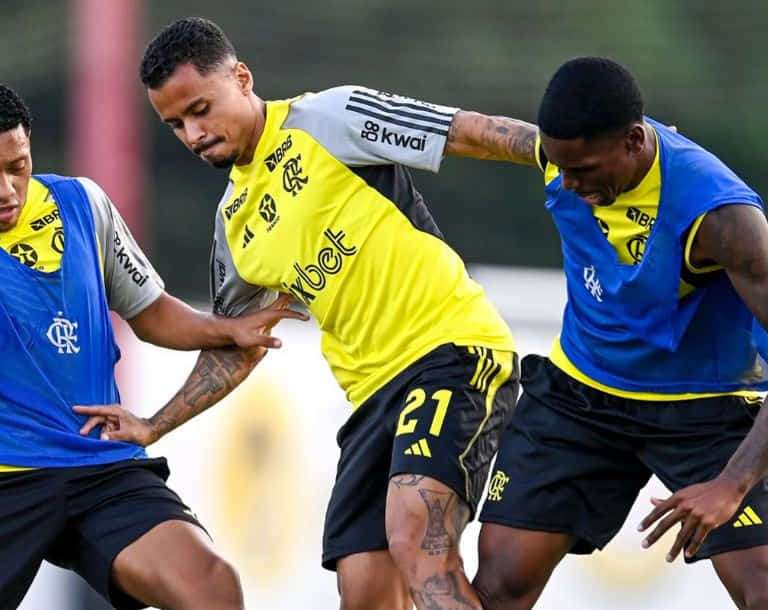 Reapresentação-do-elenco-do-Flamengo-após-derrota-para-a-juventude