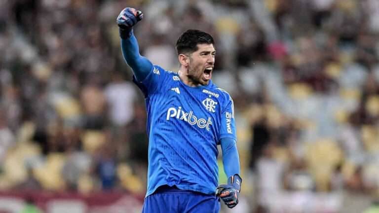 Rossi comemorando gol do Flamengo: Goleiro vibra muito e encanta torcida