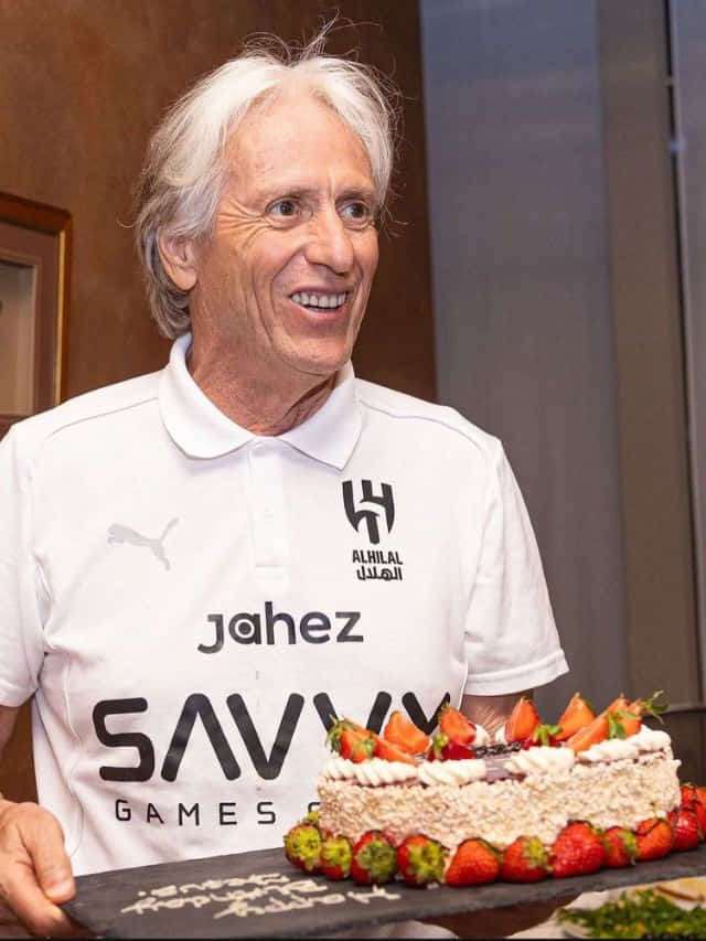 Jorge Jesus faz aniversário e Flamengo manda recado