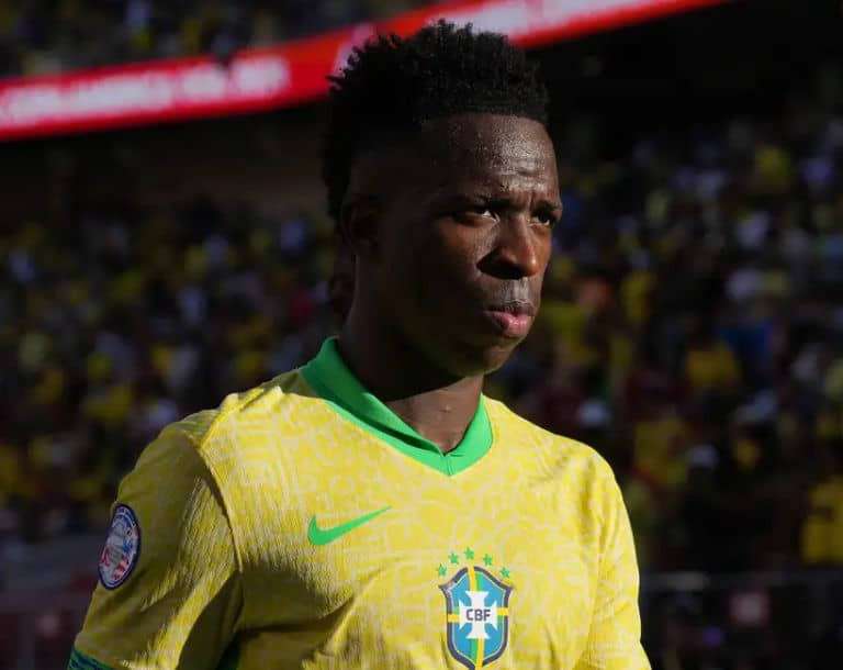 Vini Jr. cai no ranking da Bola de Ouro