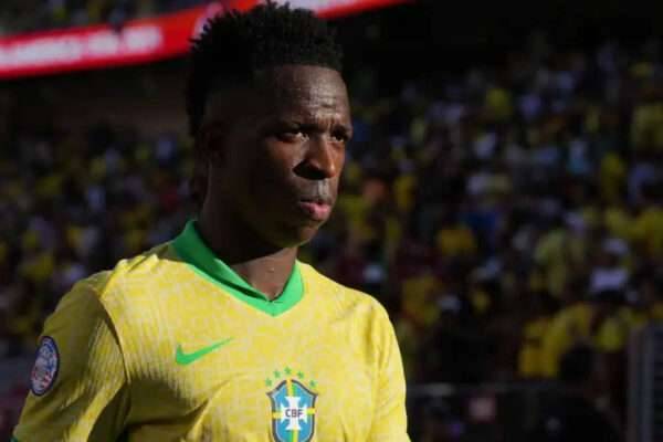 Vini Jr. cai no ranking da Bola de Ouro