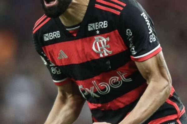 Rennes-faz-proposta-ao-Flamengo-por-Fabrício-Bruno