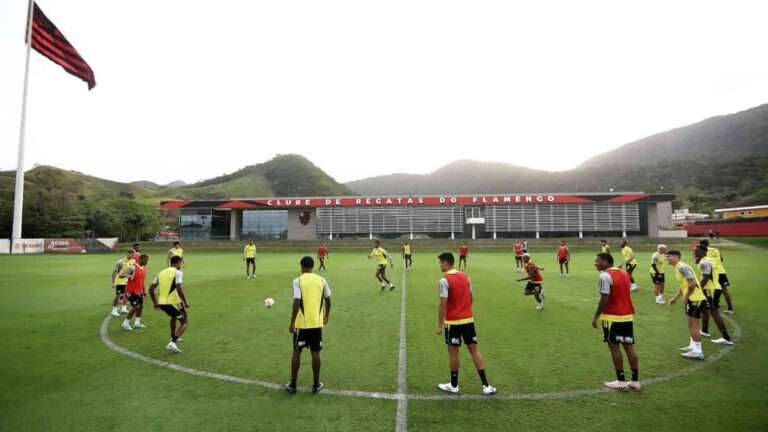 Elenco do Flamengo se apresenta nesta segunda com foco no Peñarol