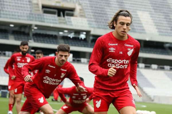 Provável-escalação-do-Athletico-PR-contra-o-Flamengo-no-Brasileirão