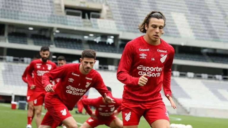 Provável escalação do Athletico-PR contra o Flamengo no Brasileirão