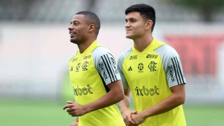 Reforço do Flamengo treina bem e pode ser titular contra o Peñarol