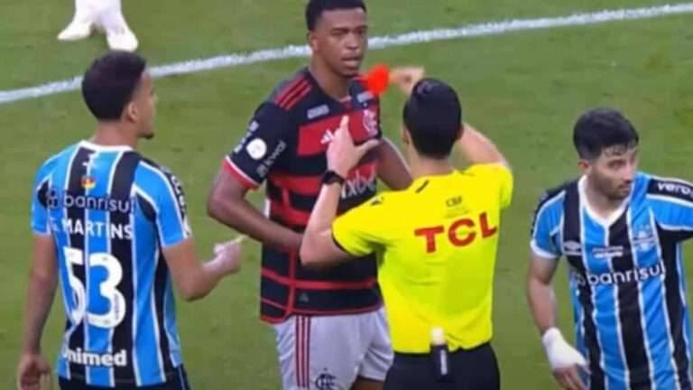 Flamengo cobra resposta da CBF após injúria racial contra Carlinhos em jogo contra o Grêmio