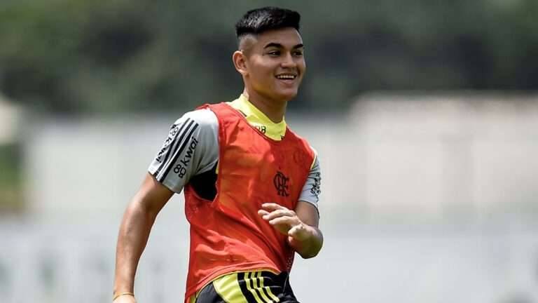 Alcaraz pode ganhar chance no time após lesão de De La Cruz