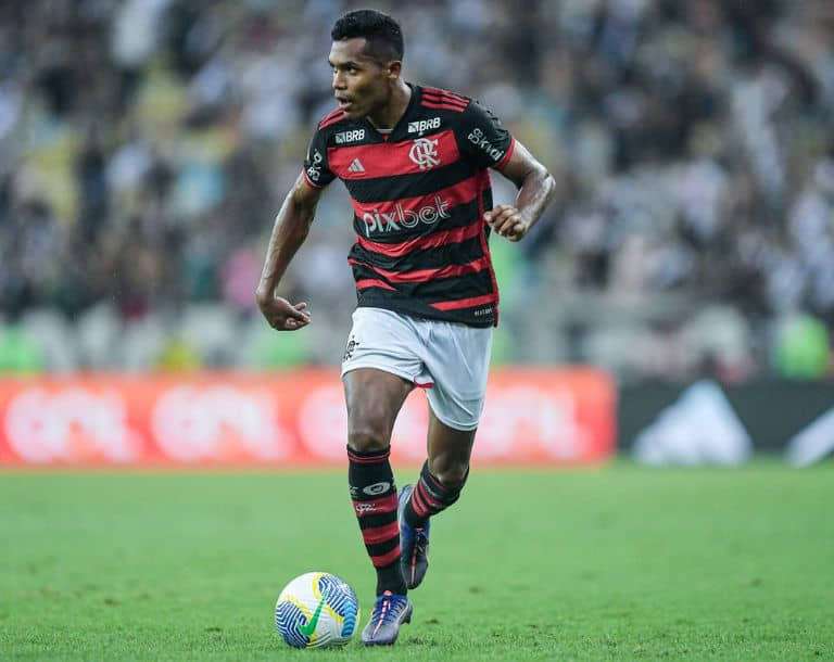 Alex-Sandro-desfalca-o-Flamengo