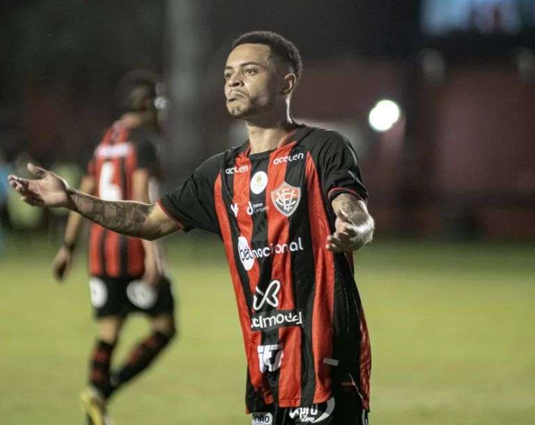 Matheuzinho do Vitória é alvo do Flamengo