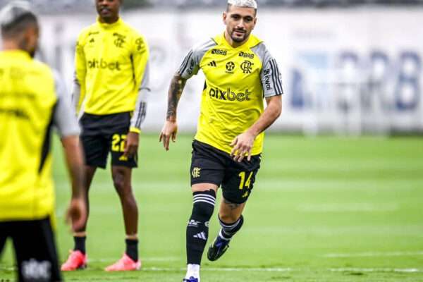 Provável-escalação-do-Flamengo-contra-o-Corinthians-domingo