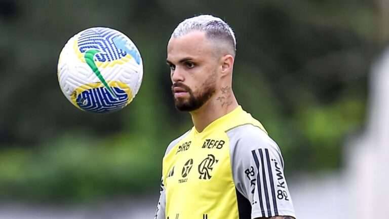 Filipe Luís esboça a escalação do Flamengo contra o Fluminense com trio de atacantes