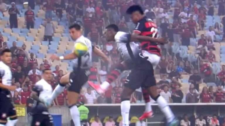 “Pra mim, isto é pênalti”, declara comentarista sobre lance em Flamengo x Corinthians. Veja a explicação