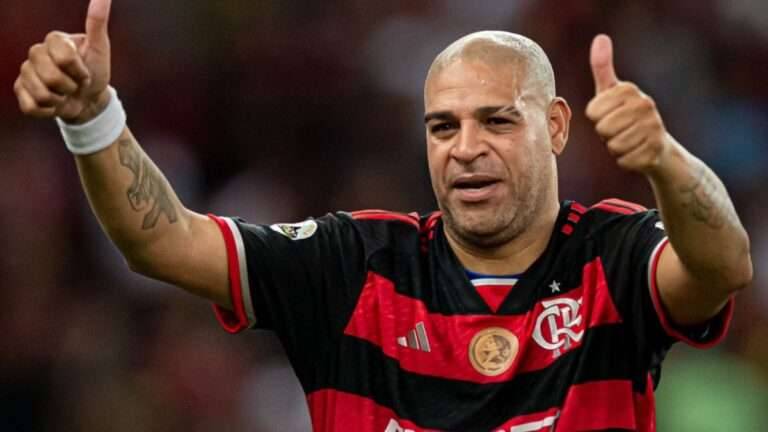 Vídeo: Adriano recebe mensagem do pai, já falecido, por IA e se emociona