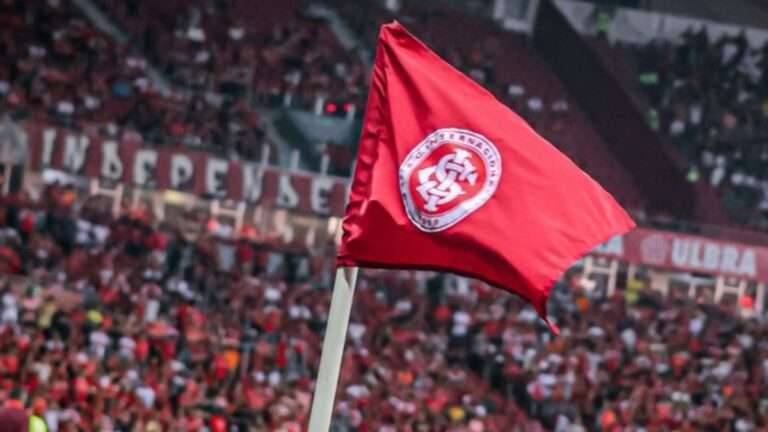Internacional tem interesse em lateral ex-Flamengo