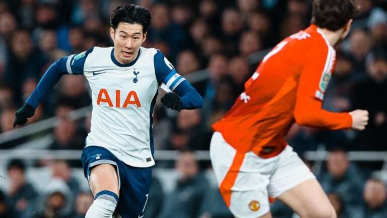 Tottenham vence Manchester United e avança para semi na Copa da Liga