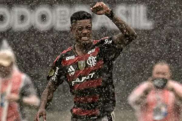 Bruno Henrique comemora gol na Supercopa do Brasil