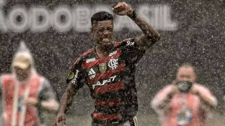 Vídeo: Bruno Henrique viraliza após reação inesperada na Supercopa Rei