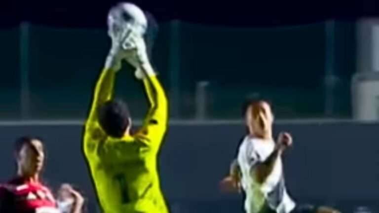 Goleiro do Flamengo comete gafe na Libertadores Sub-20 e lance viraliza