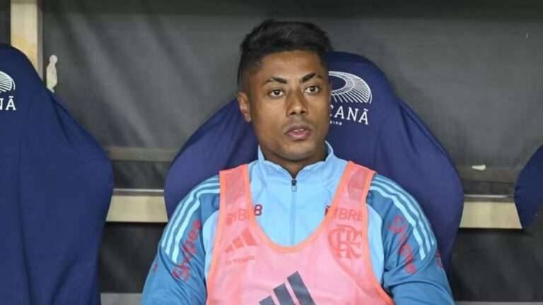 Bruno Henrique entra contra Juventude, mesmo indiciado pela PF, e reação da torcida chama atenção