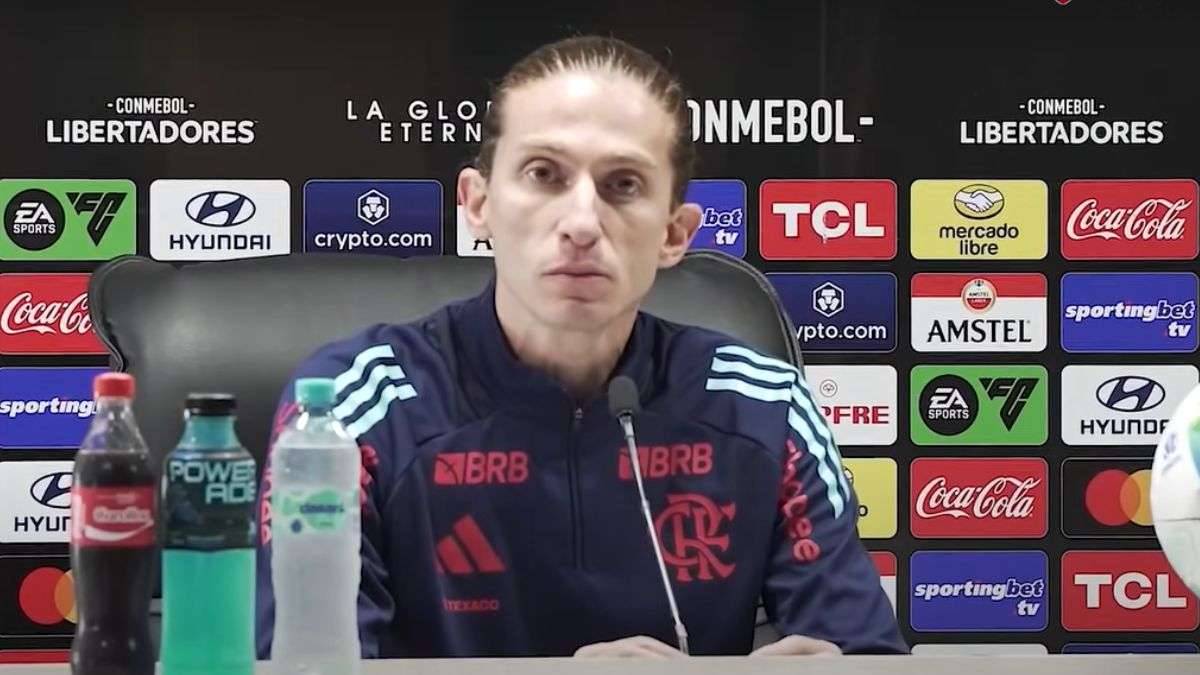 Filipe Luís em coletiva após o jogo contra a LDU fala sobre ausência de Plata