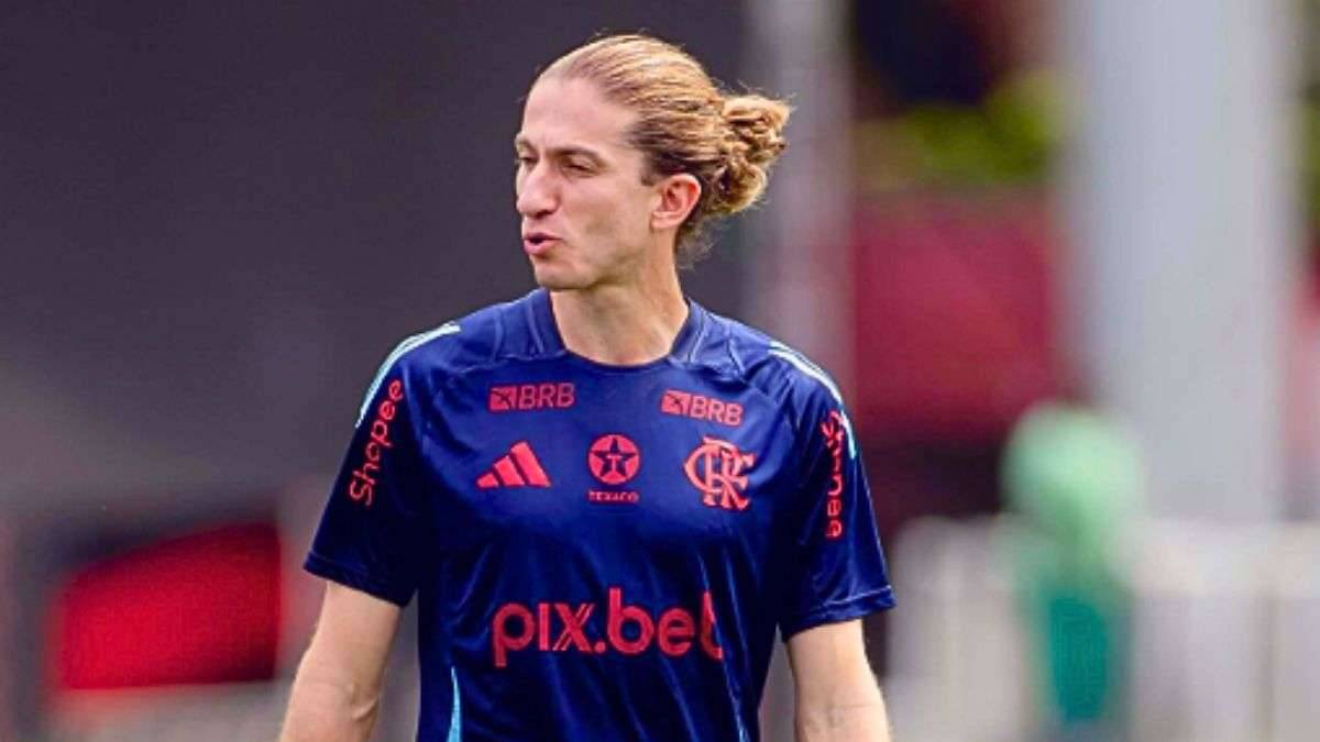 Filipe Luís no CT do Ninho do Urubu