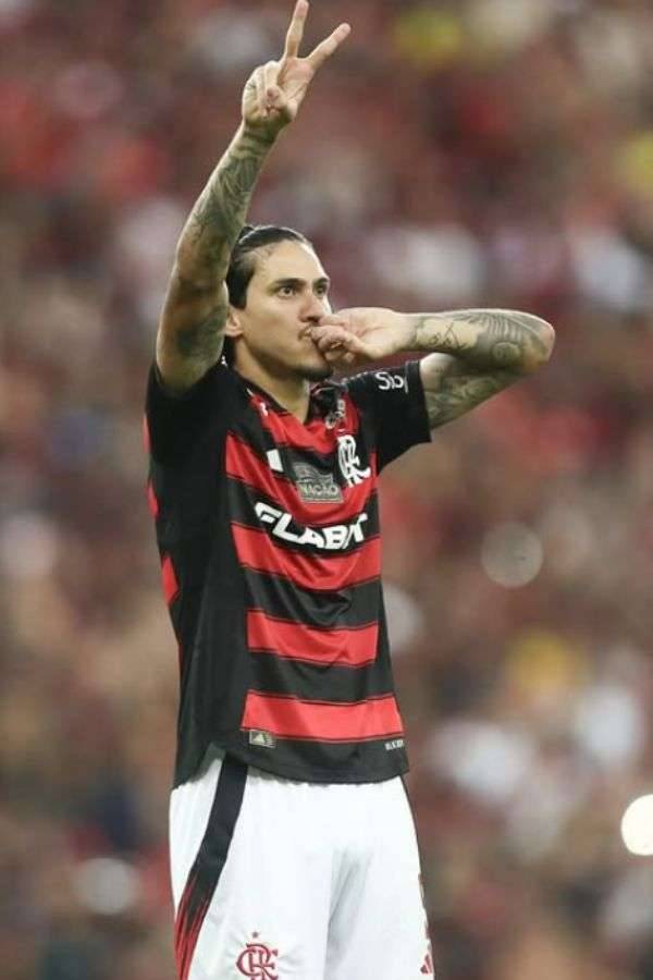 Pedro comemorando gol em partida contra o Corinthians, no Maracanã.
