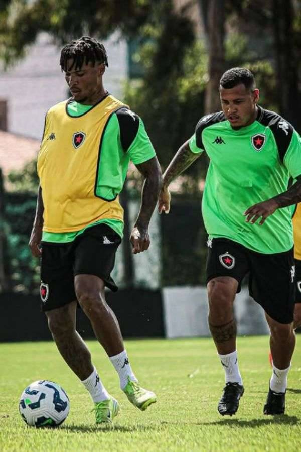 Time do Botafogo-PB em treinamento
