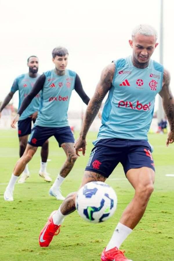 Elenco do Flamengo em treino no CT do Ninho do Urubu;