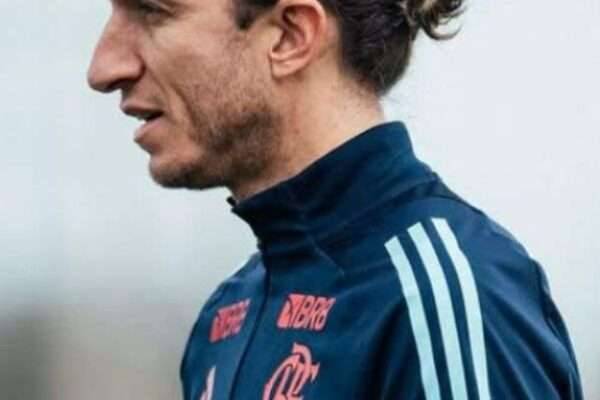 Filipe Luís comandando treino do Flamengo