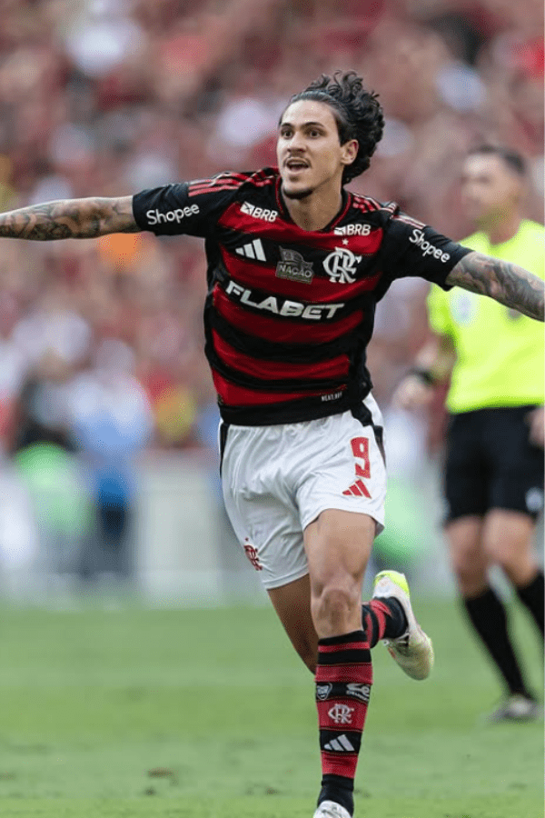 Pedro comemorango gol contra o Corinthians, no Maracanã.