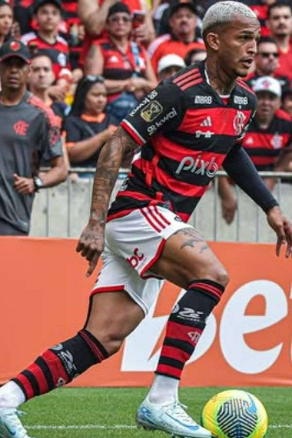 Wesley em jogo do Flamengo