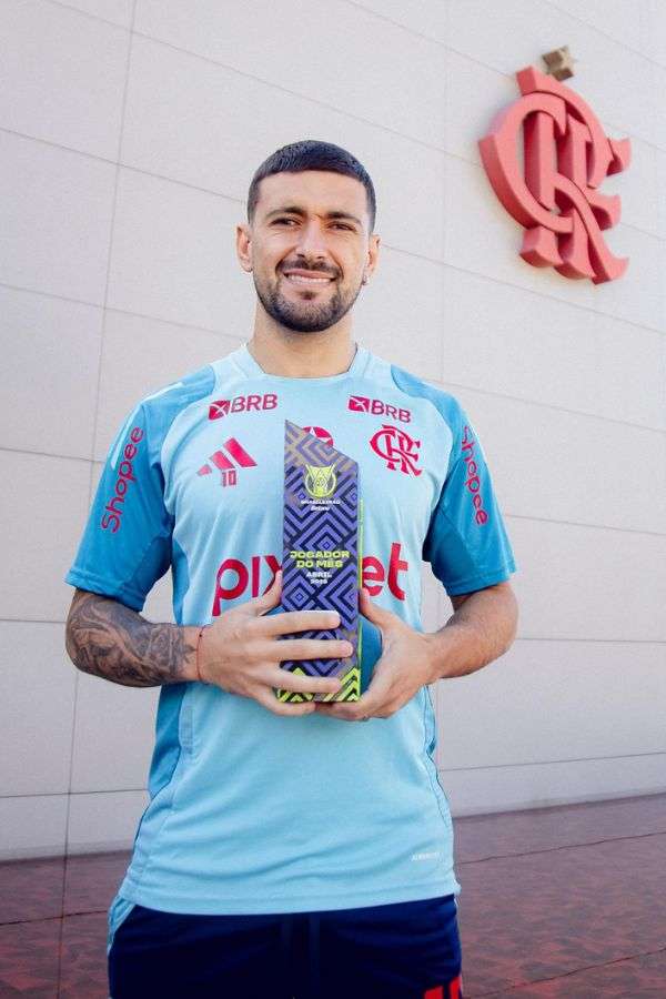 Arrascaeta é eleito o melhor jogador de abril do Brasileirão