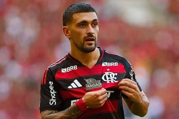 Arrascaeta é eleito o melhor jogador de abril do Brasileirão