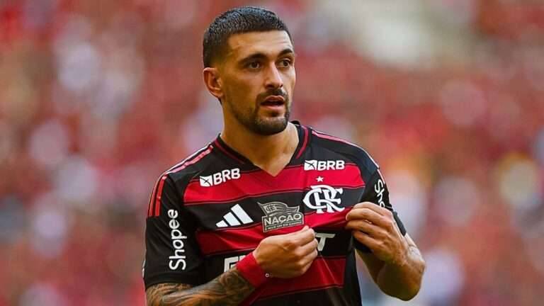 Arrascaeta é eleito o melhor jogador de abril do Brasileirão