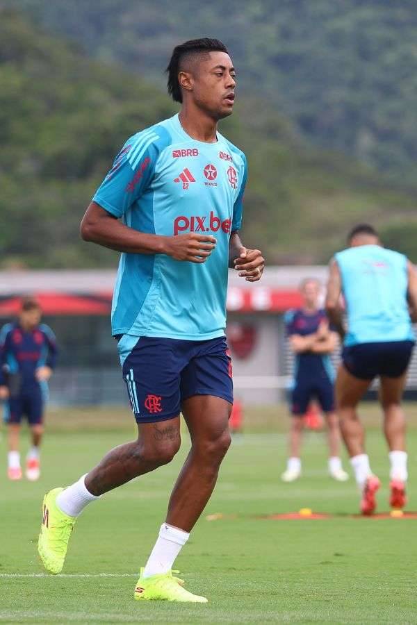 Bruno Henrique durante treino no CT do Ninho do Urubu