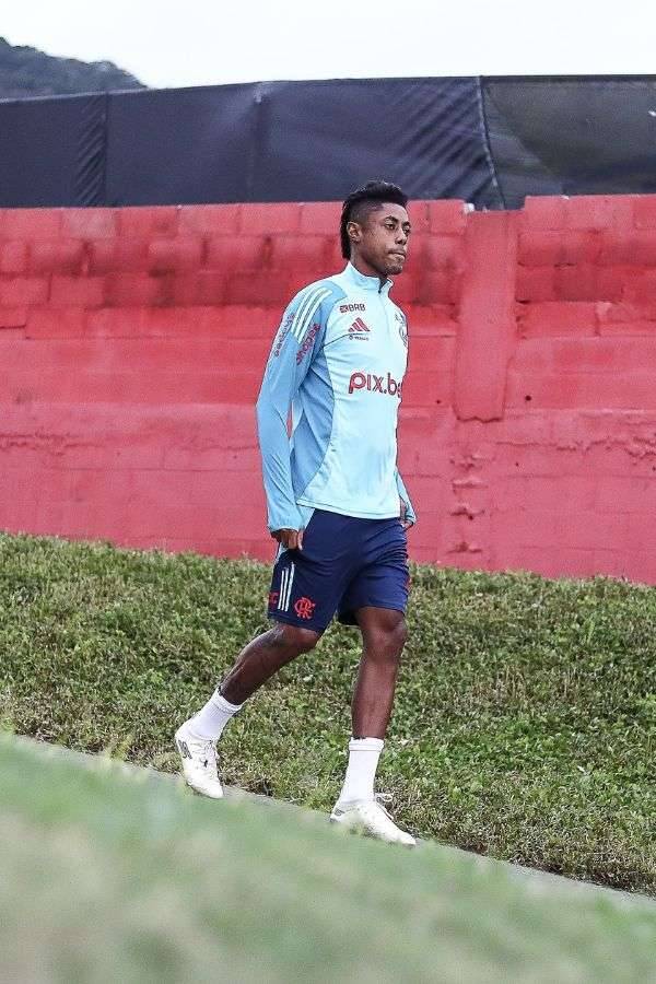 Bruno Henrique em atividade de preparação para o jogo contra o Botafogo-PB (Foto: Gilvan de Souza e Adriano Fontes/ CRF)