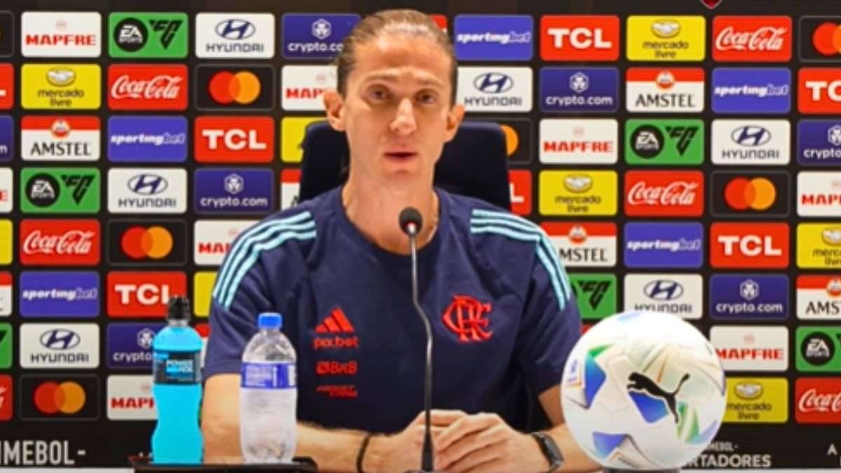 Filipe Luís dá as boas-vindas para Ancelotti na Seleção Brasileira