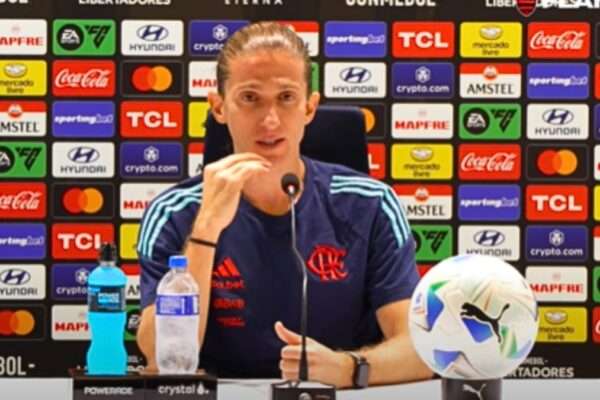 Filipe Luís defende Michael após jogo do Flamengo x LDU