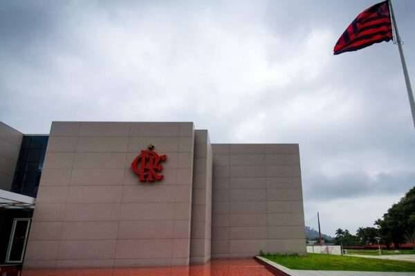 Flamengo emite nota após tentativa de assalto a jogadores