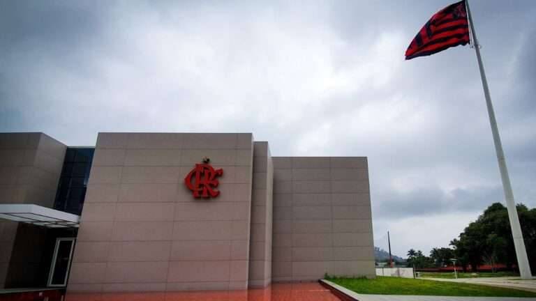 Flamengo emite nota após tentativa de assalto a jogadores