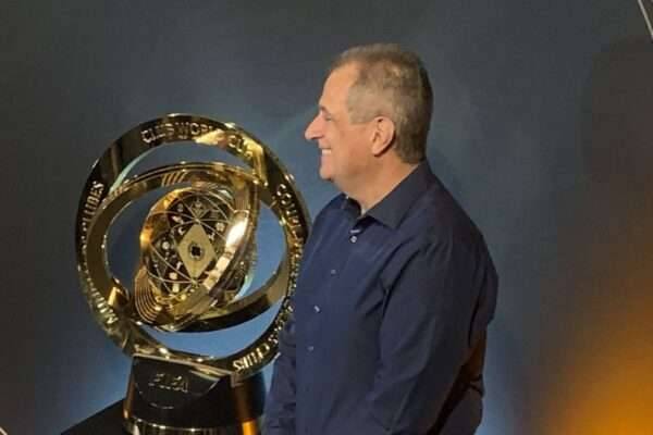 Flamengo recebe o troféu do Mundial de Clubes da FIFA na Gávea