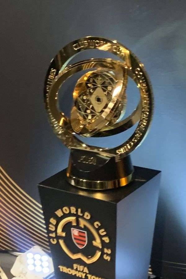 Flamengo recebe o troféu do Mundial de Clubes da FIFA na Gávea