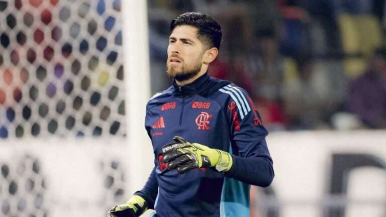 Goleiro Rossi emite nota após ter carro alvejado