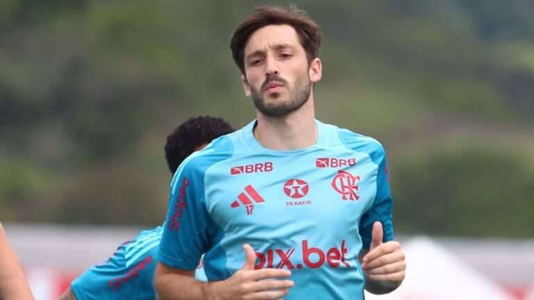 Matías Viña volta quando? Lateral pode ter retorno antecipado